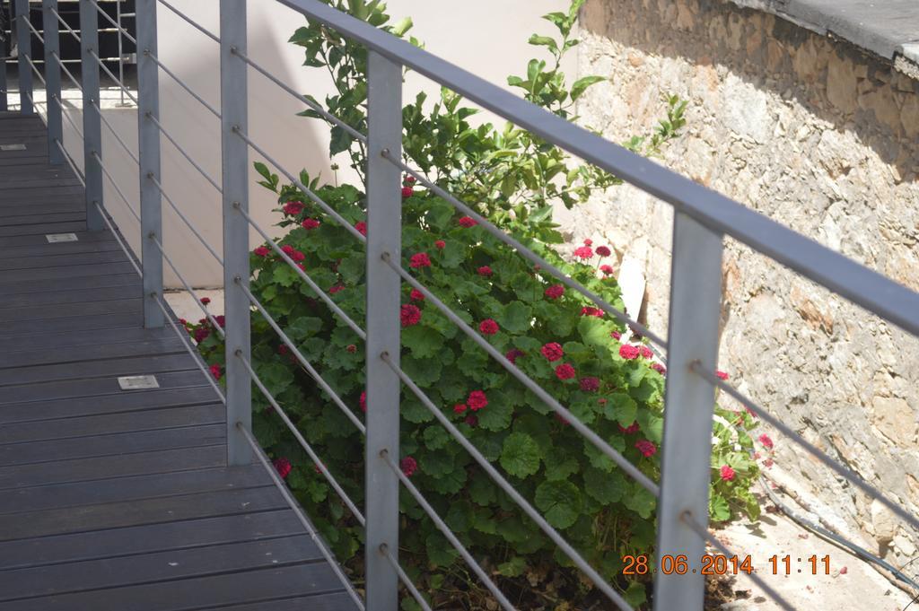 Villa Angela Dhrousha ภายนอก รูปภาพ